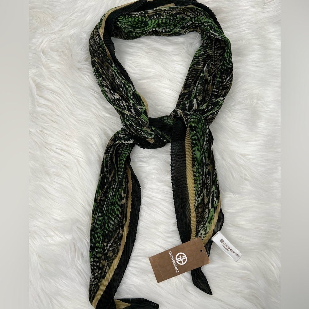 GIANI Bernini green and black accordion type silky scarf. NWT